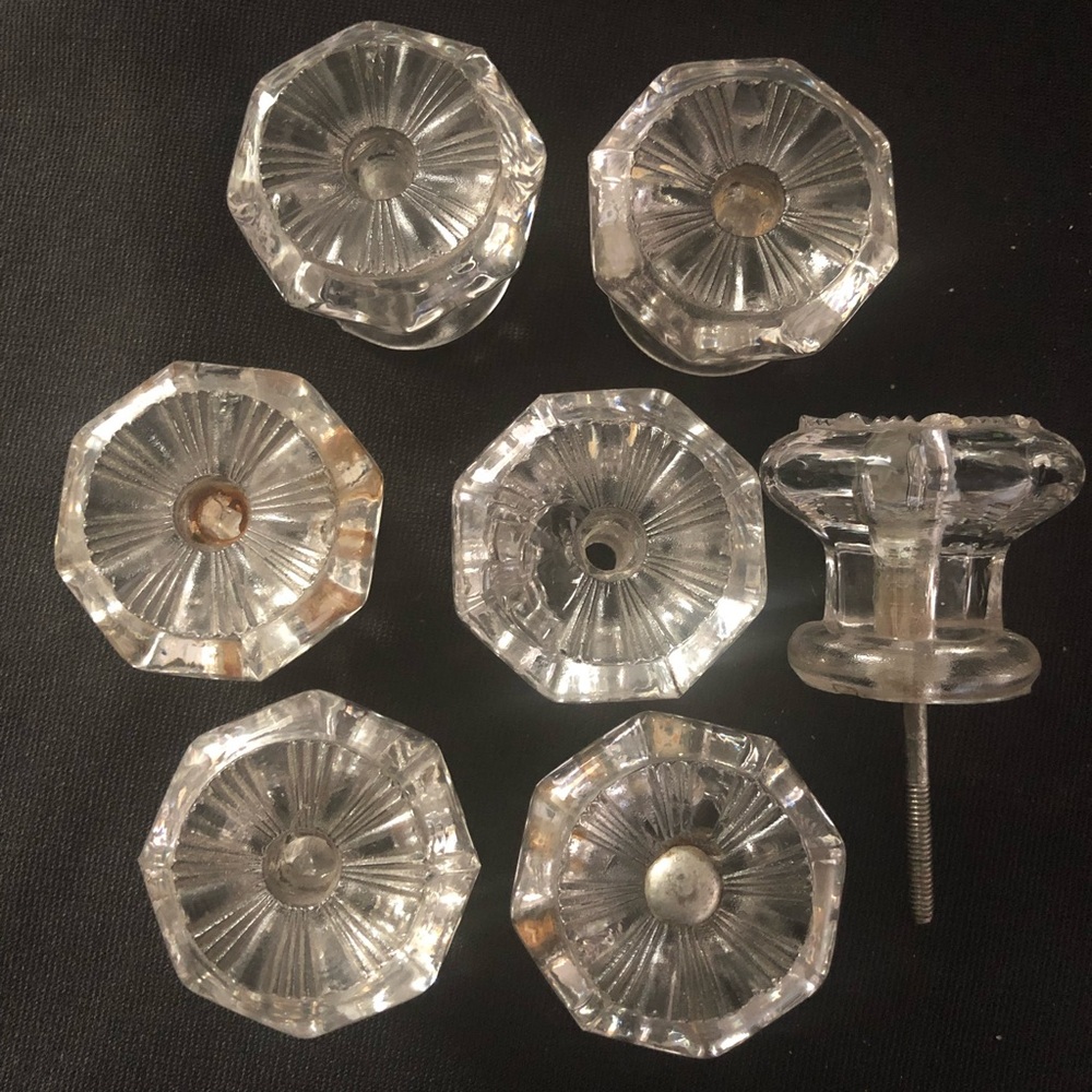 Vintage Clear Glass Door Knobs – Floral Design – Set of 7 - Picture 9 of 9